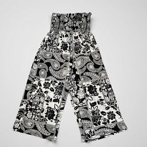 Mlle Gabrielle Black and White Paisley Floral Jumpsuit. Size: 1X Color:Blk/Wht